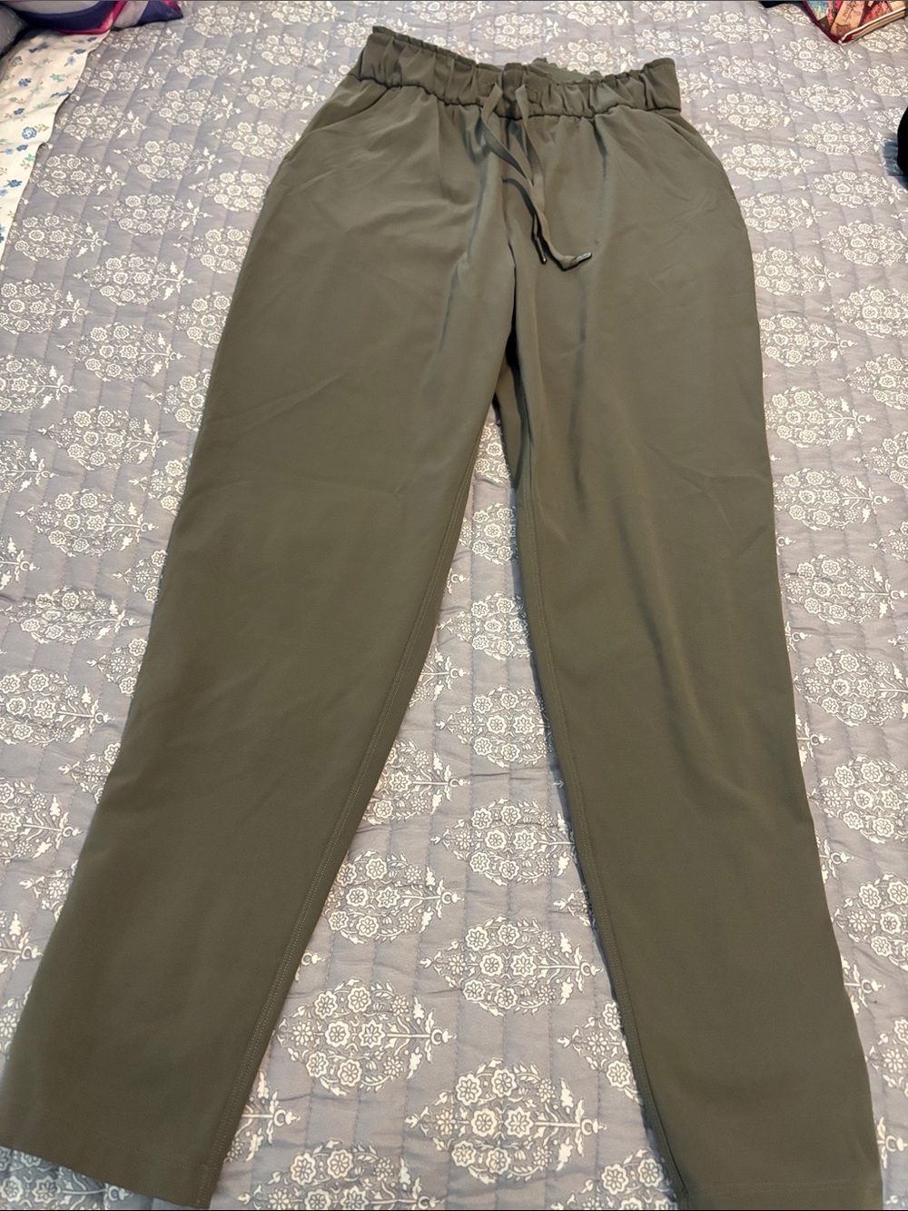 Woman’s Olive Green Lulu Lemon leggings